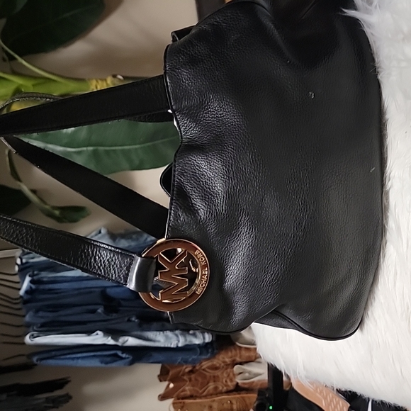 *Auth* Black Michael Kors bag - Picture 2 of 8